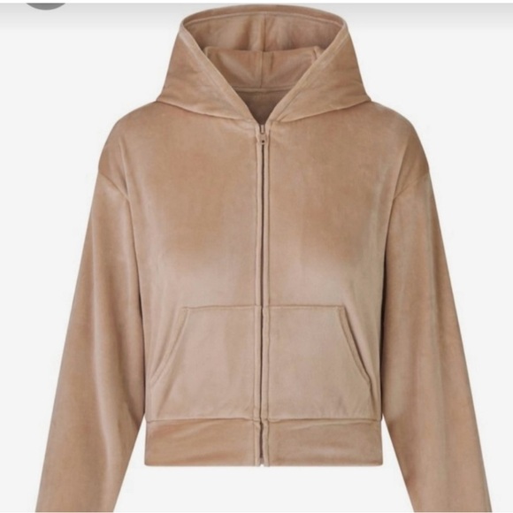 Skims Velour Tracksuit Set *note size difference* - Picture 4 of 13